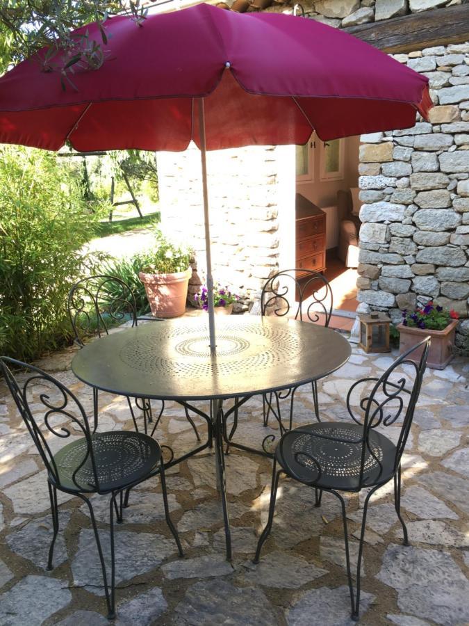 위제 Les Olivettes Le Mazet B&B 외부 사진