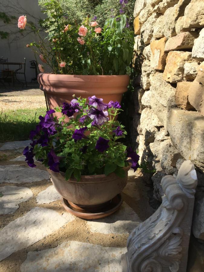 위제 Les Olivettes Le Mazet B&B 외부 사진