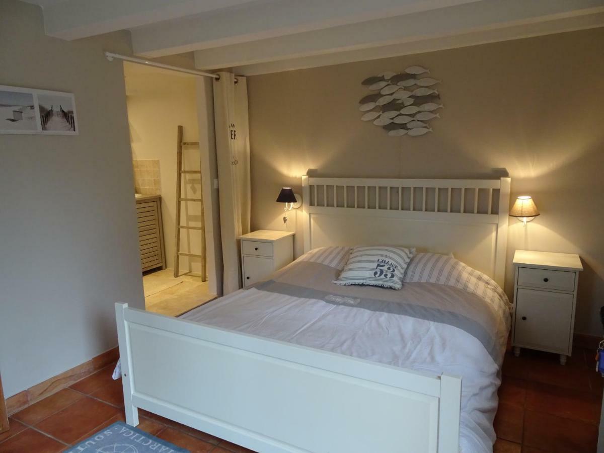 위제 Les Olivettes Le Mazet B&B 외부 사진